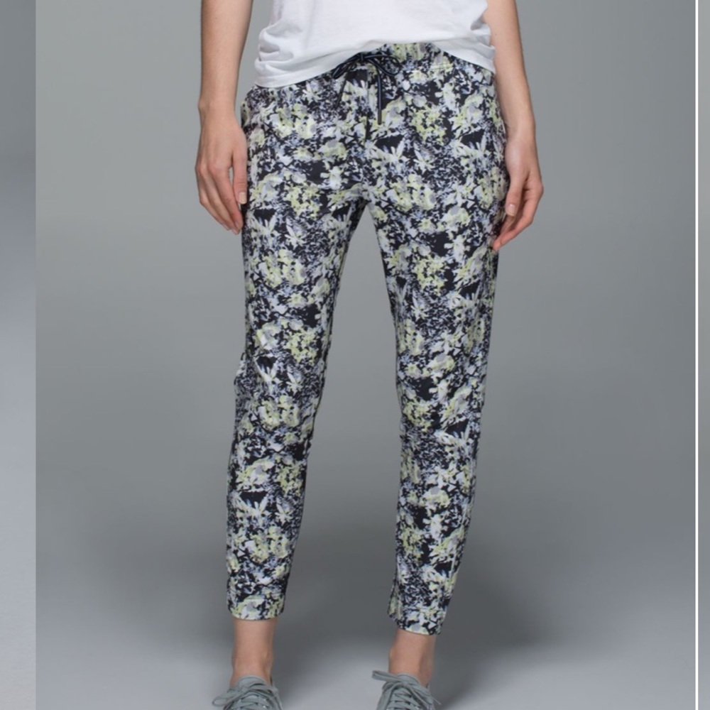 LULULEMON Jet Crop Crosscourt Petal Sz8